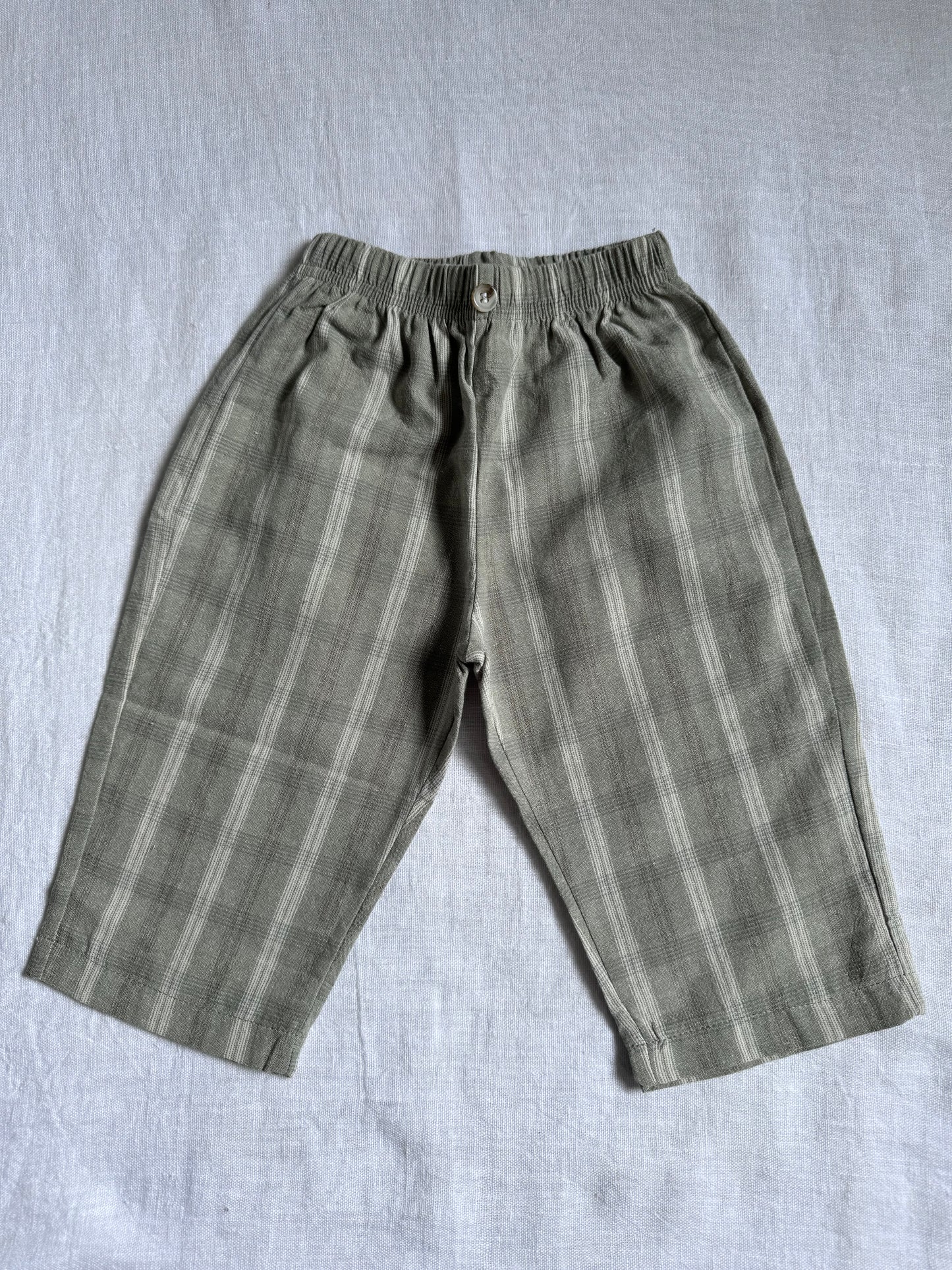 Green plaid pants for toddlers, 100% cotton.